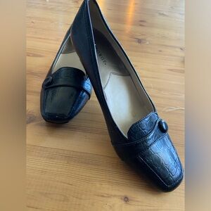 George women’s black heels size 9
